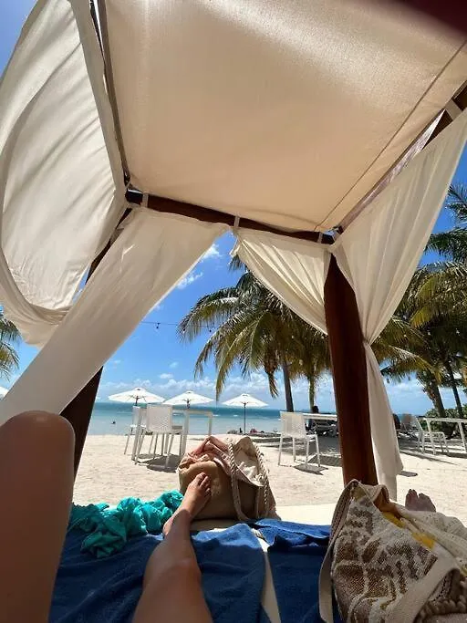 Sweet Cozy Condo By The Beach And Beach Clubs In Casa Bene Called Eden Isla Mujeres